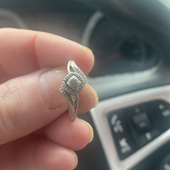 .925 sterling silver diamond ring - Picture 2 of 3